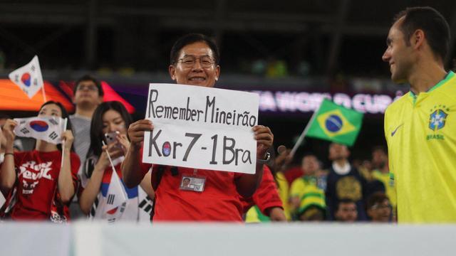 韩国球迷用7比1嘲讽巴西 成功激怒对手被啪啪打脸