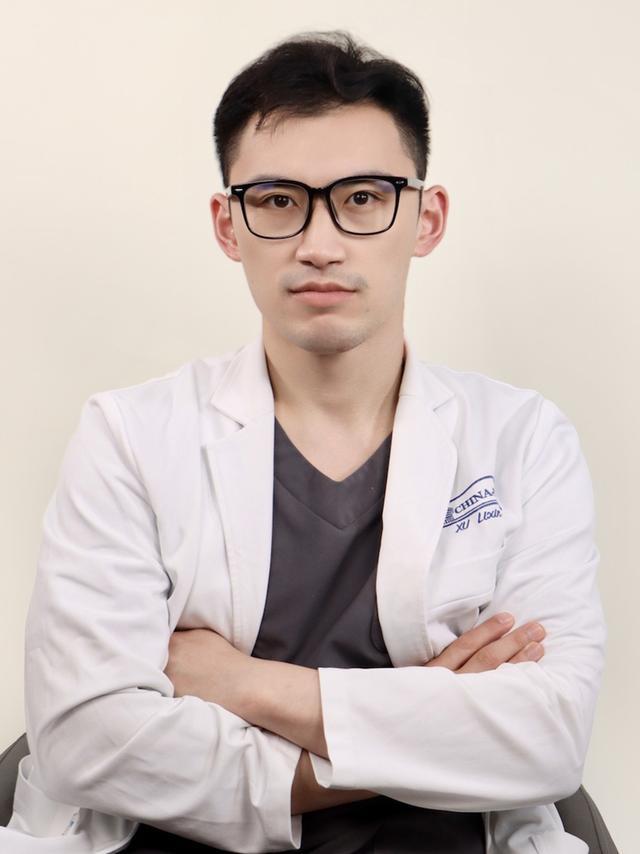 新冠发烧后捂被发汗可行吗?专家:风寒感冒可以,39.5℃以上需要散热!