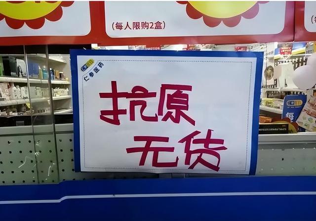 宝宝高烧排队一夜也没叫到号 家长医护起争执，医护称我们也是带病上班