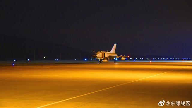 战斗在午夜打响 直击东部战区练兵备战现场！很燃！