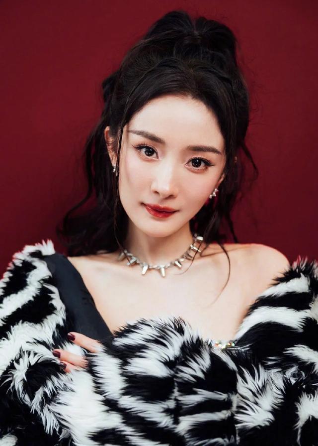 跨年晚会上那些令人惊艳的舞台：王俊凯拼了王心凌苏有朋怀旧杨幂美腻！