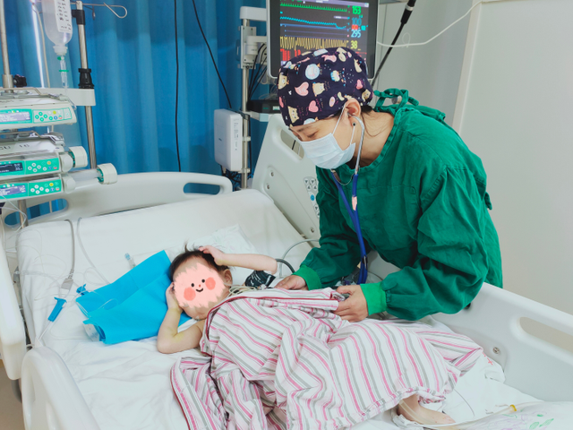 一家四口发烧服用兽药退烧 儿女中毒情况危急，连夜从内蒙赶往北京