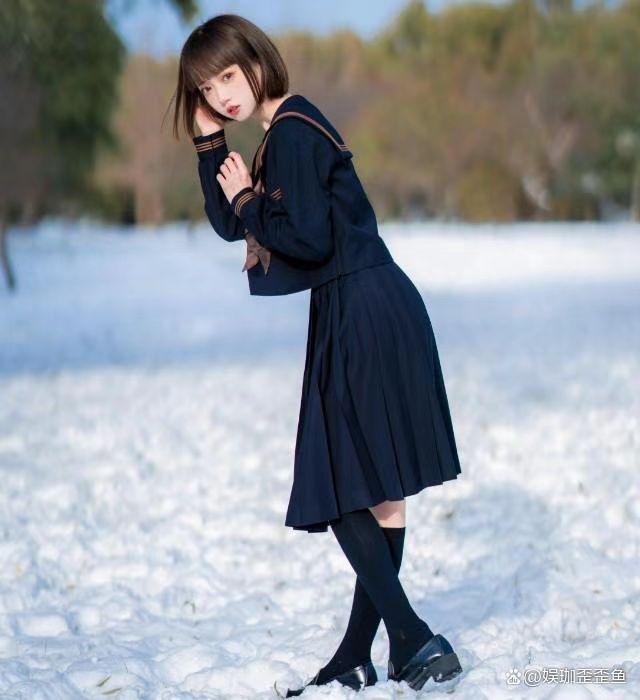 24岁女网红病逝, 死因疑与新冠有关, 置顶微博让人动容