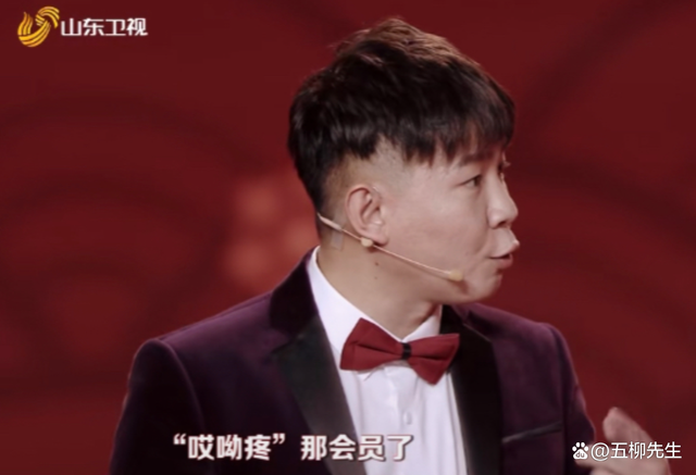 岳云鹏河南春晚没跑调 说相声自称河南王一博 唱歌接龙直接跪