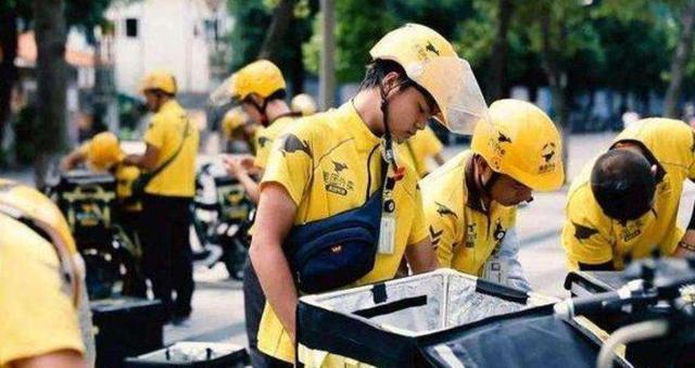 为何年轻人宁愿送快递也不进工厂 “看不上”这些？