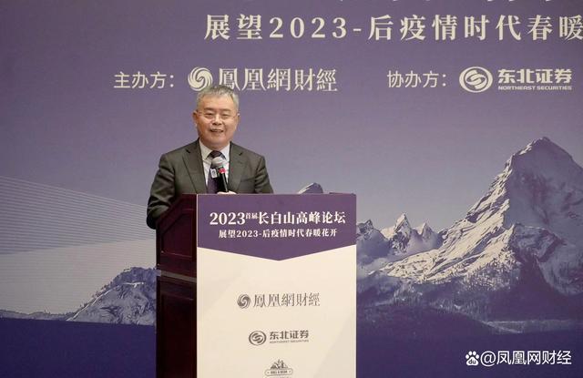 社科院专家：中国居民的负债太高了，赚100块要拿出15块来还债