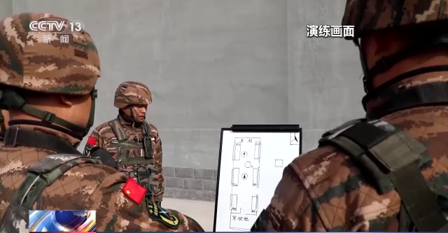 安徽武警特战队展开交通工具反劫持演练