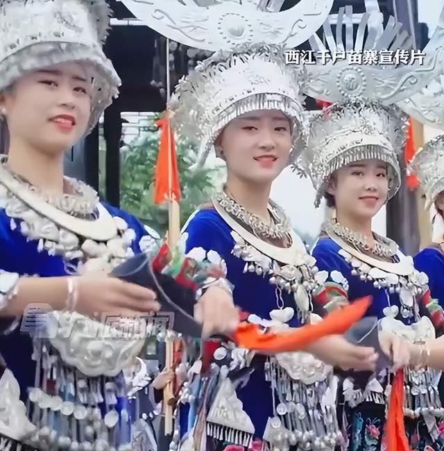 男子驱车看苗寨小姐姐发现全是阿姨 景区回应