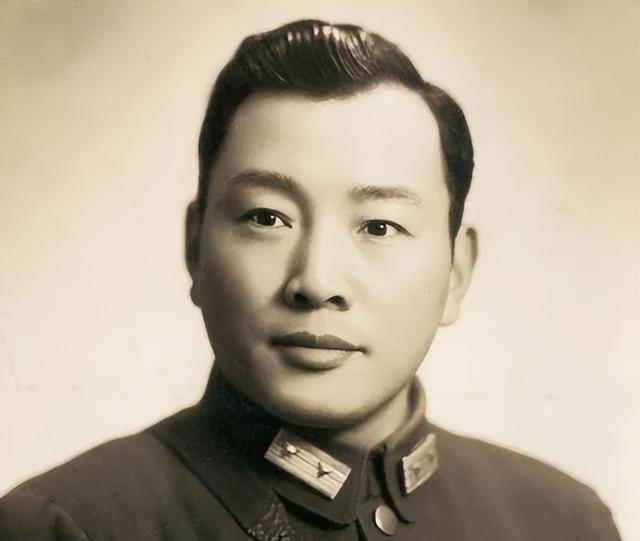 上校不如狗，少将满地走，中将随处有，为什么国军军衔这般廉价呢？