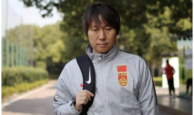 足协高层被曝给自己安排6个助理，还有人收钱打假球，让妻子走账洗钱