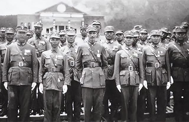 上校不如狗，少将满地走，中将随处有，为什么国军军衔这般廉价呢？