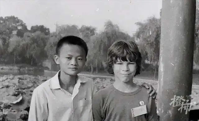 马云现身澳大利亚 身材发福，头发花白