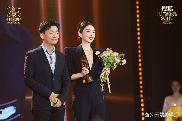 高叶获年度突破女明星奖 王宝强颁奖大喊高叶大嫂！