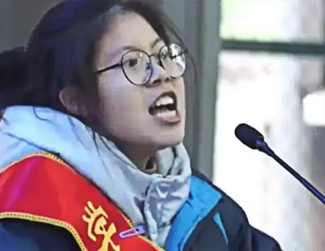 “她咬牙切齿的样子真丑！”誓师女孩照片被疯传，遭持续网暴：我怕以后“读书人”三个字，会变成一种耻辱…