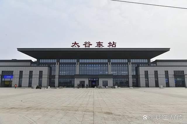 出租车乱要价 大学生走2小时回学校 安全谁来保障