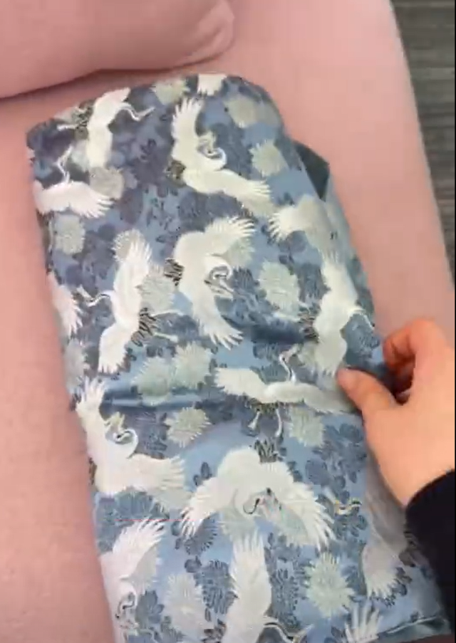 痛经女生晒异地男友制作的手工包 又是别人家男友