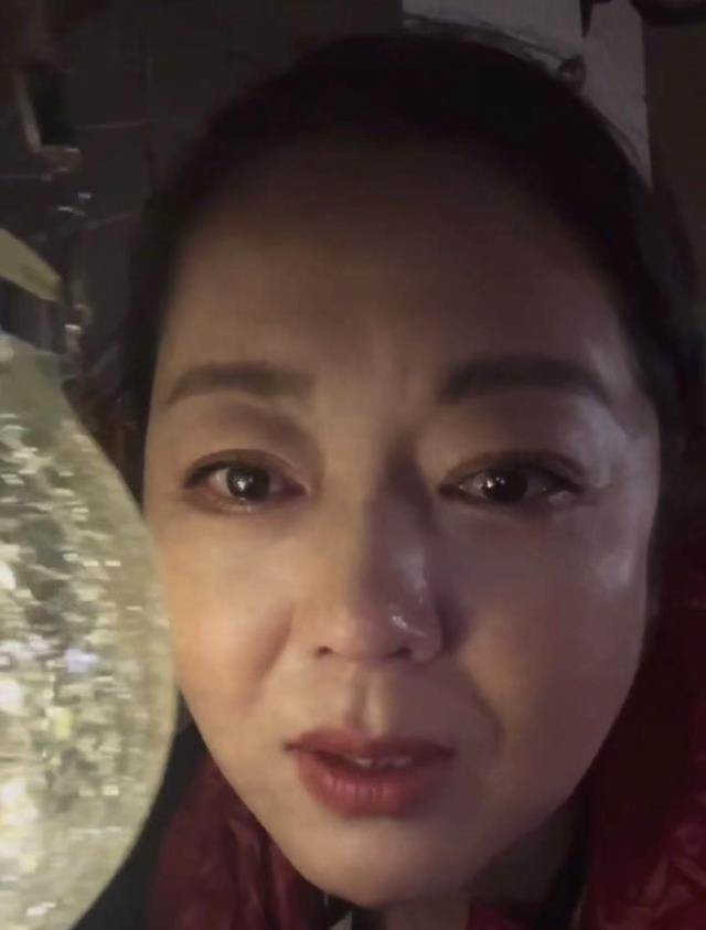演员王茜华带泪发文惹猜疑是不是抑郁 老师要好好的照顾自己哦