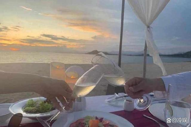 演员李治廷被发现手戴婚戒后，坦然自曝已婚