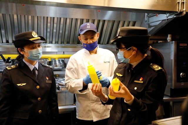网红餐厅“蓝蛙”3家门店被立案调查  已停业整顿要求整改