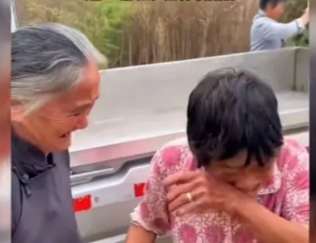 高龄妈妈奔赴千里看女儿 ​向天下每一位母亲致敬