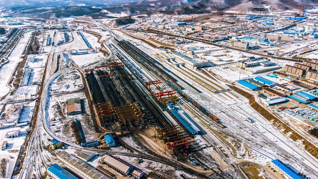 中俄边境口岸客货量提升