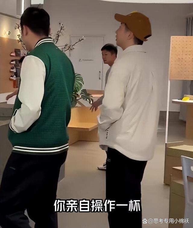马龙拜访许昕上海球馆 马龙与许昕再次同框 现场切磋球技 ！