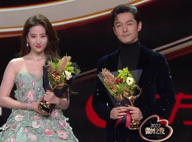 赵灵儿李逍遥的十年之约完成了！好想哭！胡歌还是刘亦菲的李逍遥啊！