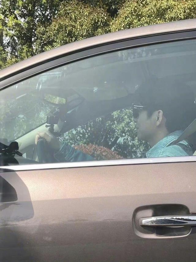 网友在杭州偶遇黄磊何炅 可见大家对《向往的生活》这档综艺期待满满啦