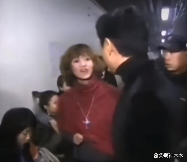 回顾张国荣生前最后一次露面，身患抑郁仍把笑容留给观众