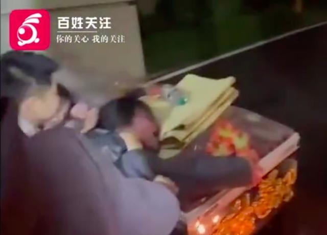 3岁男童从10楼坠亡：未安装窗户玻璃 小区物业称愿承担法律责任