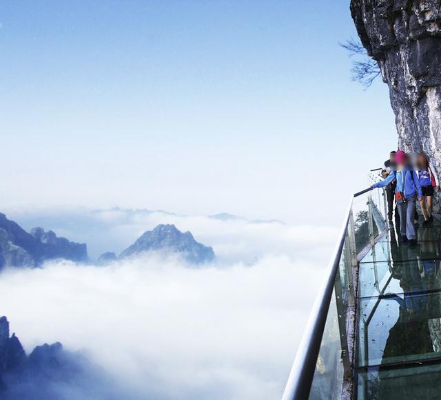 张家界跳崖死者身份披露，他半个月前曾突然回家看奶奶 最小者仅23岁