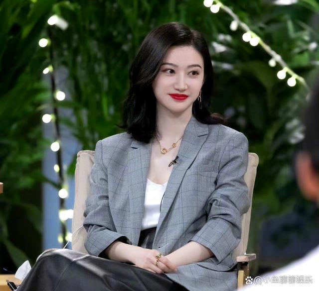 景甜风波后首露面现身 “私密照”不是她的错希望甜甜早日进组远离纷争