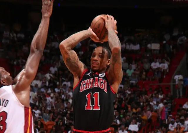 德罗赞谈9岁女儿遭网络威胁：我只关心女儿享受她的时刻！上一场由保安护送出猛龙主场