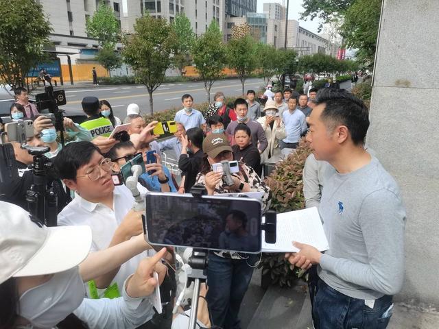 “杭州女童坠楼案”保姆承认过失 法庭上痛哭流涕