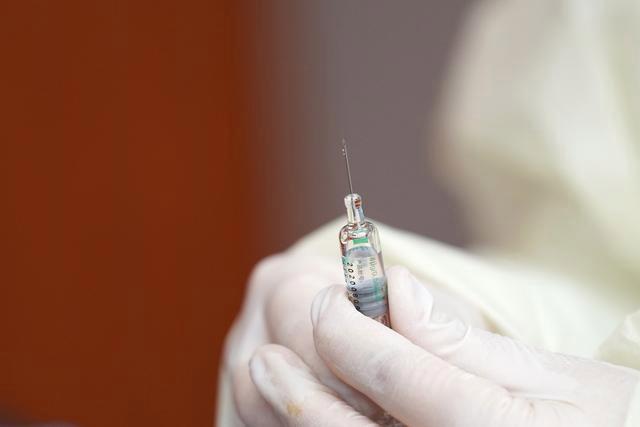 下一波疫情高峰是否已在路上 张文宏建议脆弱人群接种疫苗