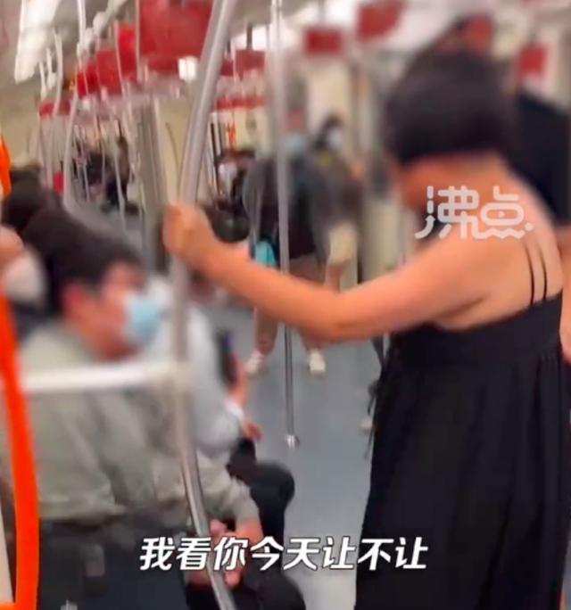 上海地铁谈孕妇斥责男子：会向公司有关部门反映处理