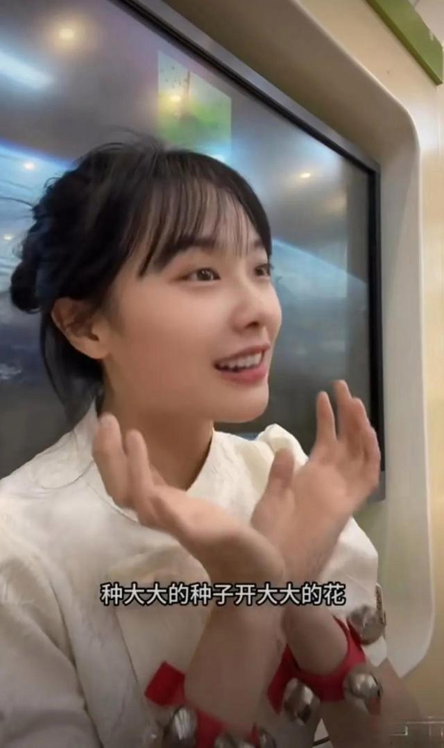 女幼师靠“挖呀挖呀挖”一首歌走红 在孩子心中播种子也打动成千上万的成年人
