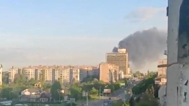 卢甘斯克市发生爆炸，当地委员会称乌军两枚导弹袭击了该市