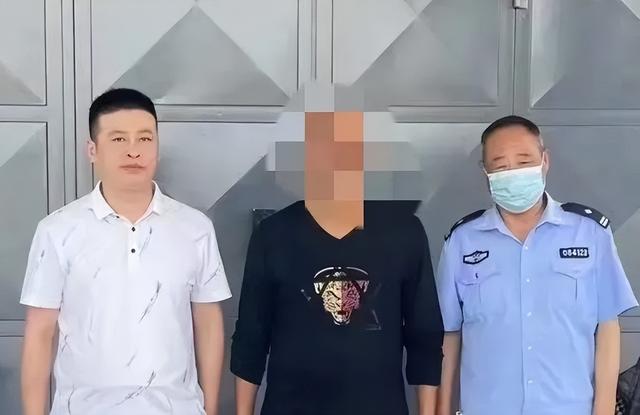 两男子给巡游花车配哀乐被拘并罚款500元！
