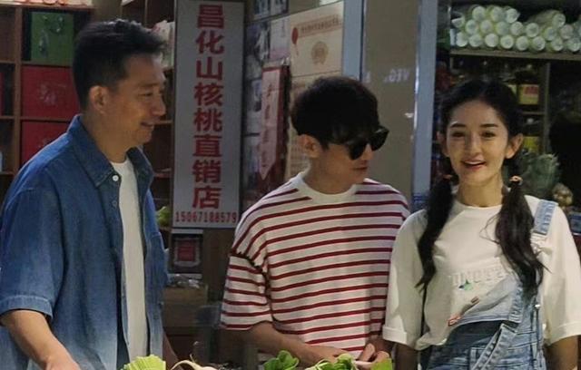 何炅谢娜黄磊逛菜市场 吴昕，李维嘉，杜海涛都没有一同前来