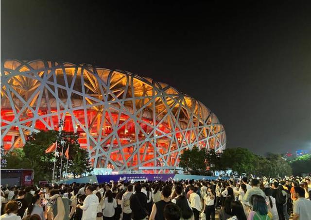 五月天演唱会票价翻6倍仍售罄，粉丝与黄牛“战争”打响
