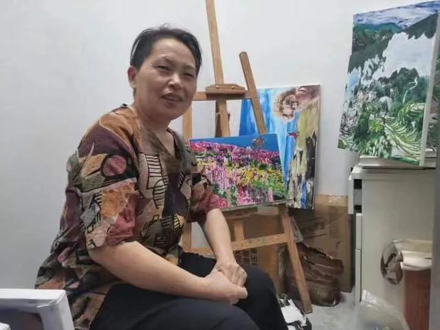 57岁北漂阿姨白天当保洁晚上做画家 网友：保洁是生存，画画是爱好