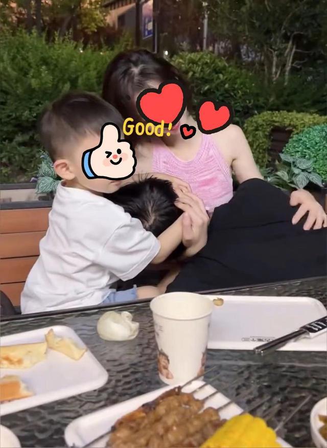 男子酒后趴老婆怀里撒娇 网友的评论却令人尴尬不已