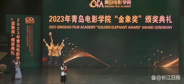 拒领奖女生作品被打差评 网友：30万回家付个首付多好