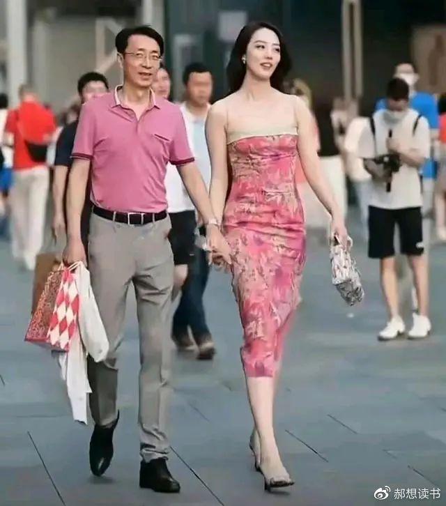 叶璇穿“免职裙”引争议 一边卖货一边健身跳操
