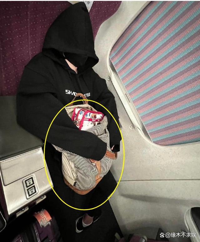 小S拖家带口现身厦门酒店，一行9人显得格外显眼