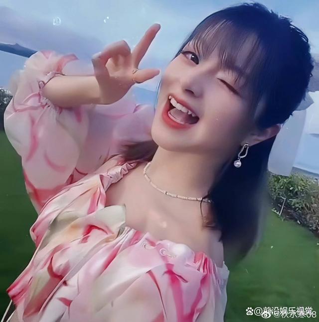 美依礼芽凤凰传奇终于同框了 期待融合版电音舞台