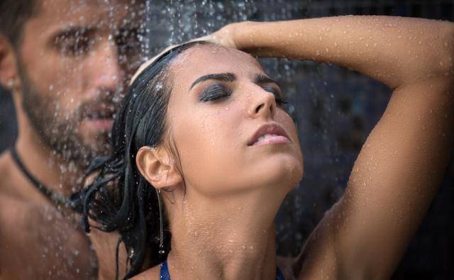 为什么医生建议男女不要一起洗澡？经历过的人都懂 没经经历过得学习下