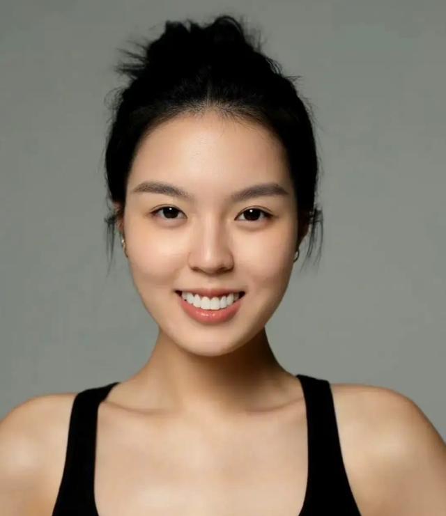李咏女儿被曝即将出道：超级学霸通多国语言