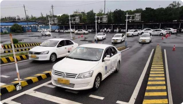 2023驾驶证年龄新调整？多大岁数就不能开车？看看你还能开几车？